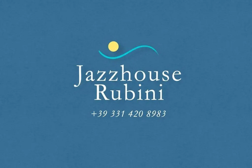 דירות לצ'ה Jazz House Rubini: Comfort Ed Eleganza 0*,  איטליה